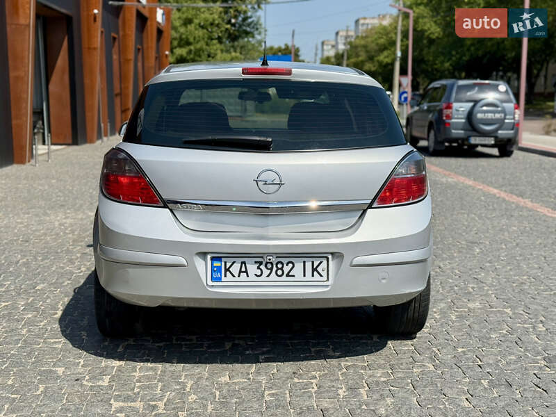 Хэтчбек Opel Astra 2013 в Киеве