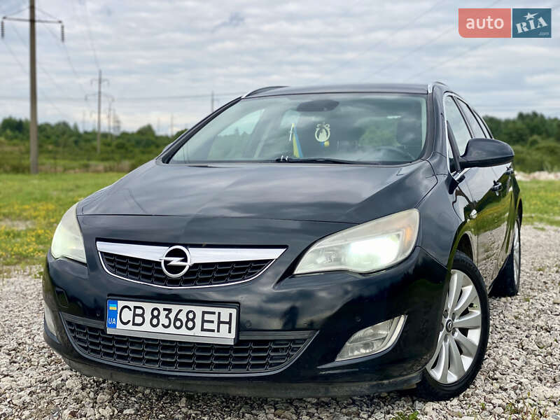 Універсал Opel Astra 2011 в Новояворівську