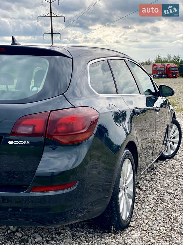 Універсал Opel Astra 2011 в Новояворівську