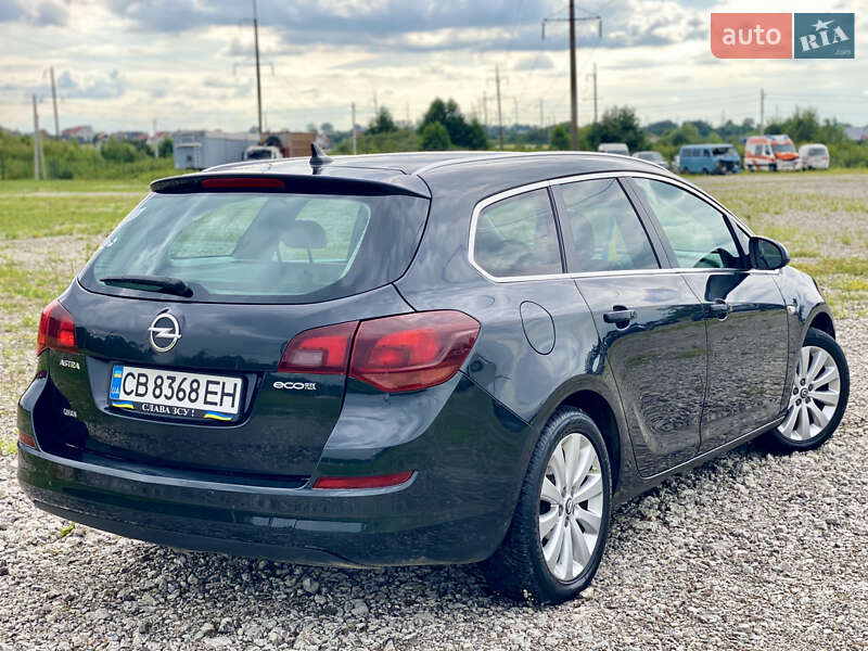 Універсал Opel Astra 2011 в Новояворівську