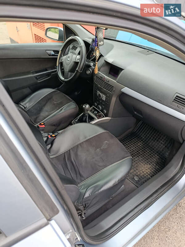 Універсал Opel Astra 2004 в Старому Самборі