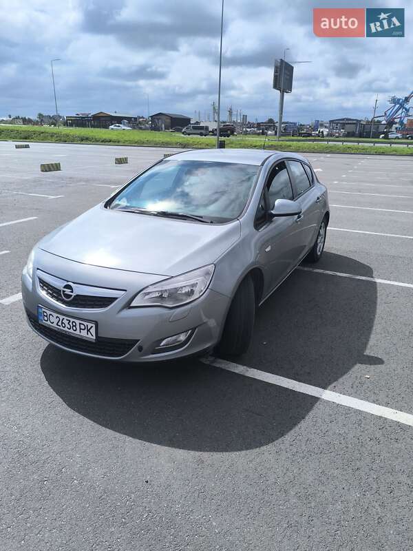 Хетчбек Opel Astra 2011 в Львові