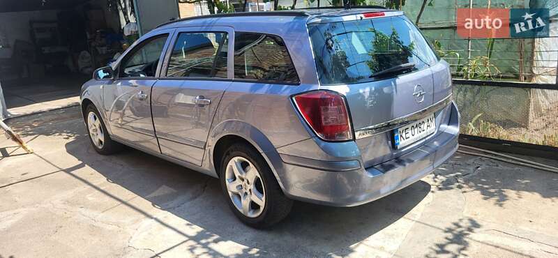 Универсал Opel Astra 2009 в Днепре