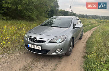 Универсал Opel Astra 2011 в Новой Водолаге