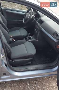 Универсал Opel Astra 2005 в 