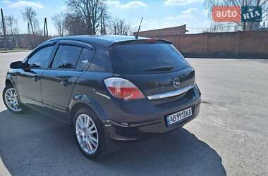 Хэтчбек Opel Astra 2004 в 