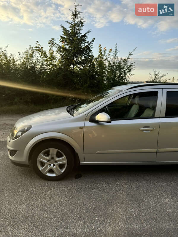 Универсал Opel Astra 2008 в Турке