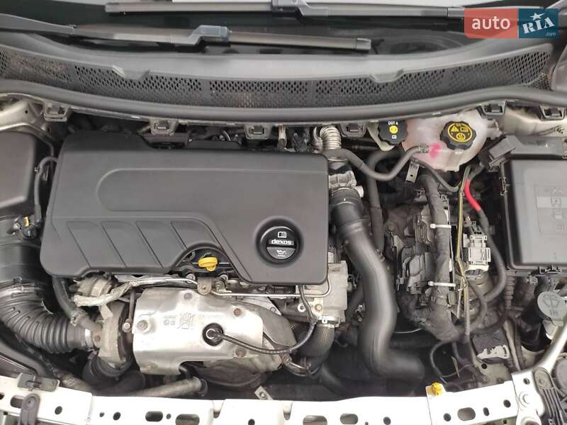 Универсал Opel Astra 2018 в Новояворовске