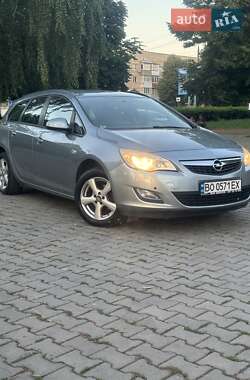 Универсал Opel Astra 2011 в Черновцах