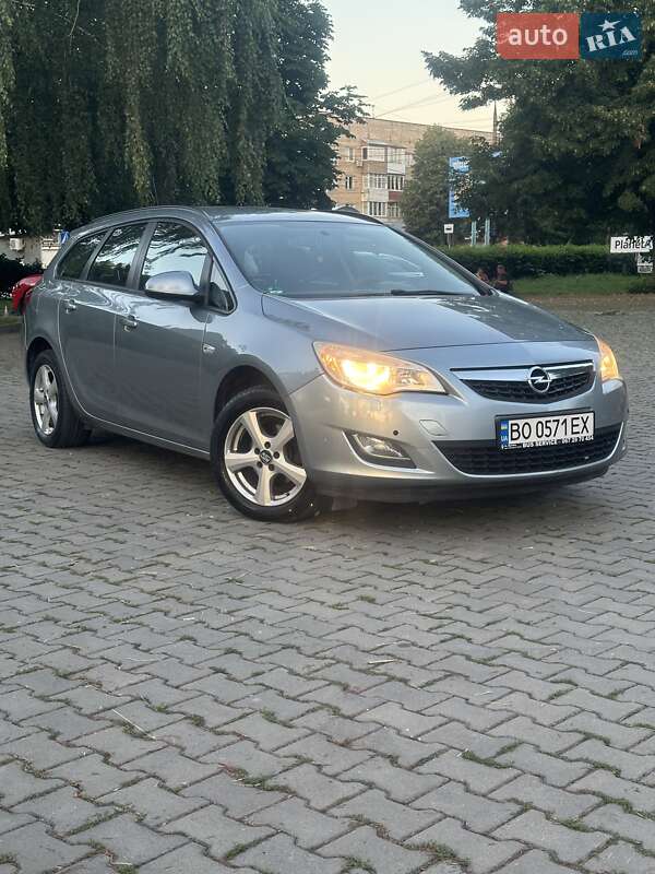 Opel Astra 2011