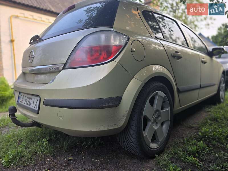 Хэтчбек Opel Astra 2004 в Золотоноше