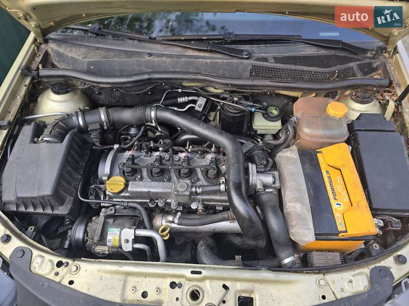 Хэтчбек Opel Astra 2004 в Золотоноше