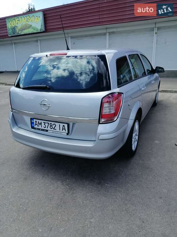 Универсал Opel Astra 2011 в Бердичеве фото 4 Универсал Opel Astra 2011 в Бердичеве