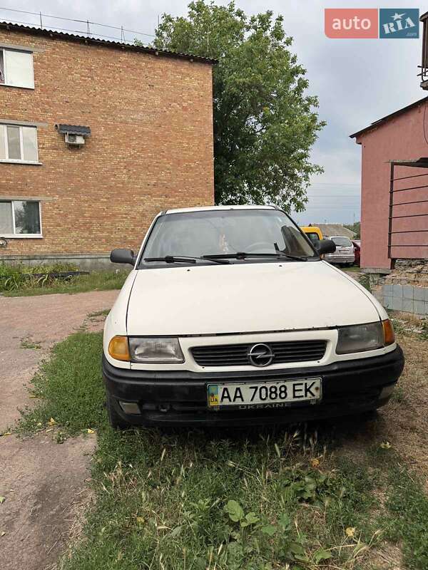 Хэтчбек Opel Astra 1995 в Киеве фото 5 Хэтчбек Opel Astra 1995 в Киеве