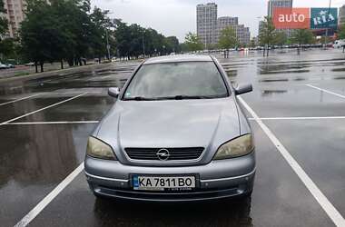 Хэтчбек Opel Astra 2004 в 
