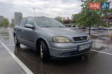 Хэтчбек Opel Astra 2004 в 
