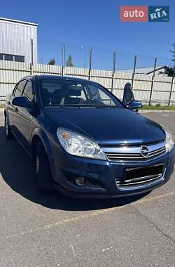 Седан Opel Astra 2012 в 