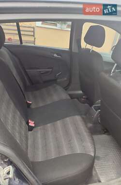 Хэтчбек Opel Astra 2005 в 