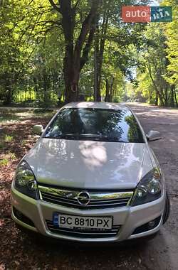 Хэтчбек Opel Astra 2012 в Львове