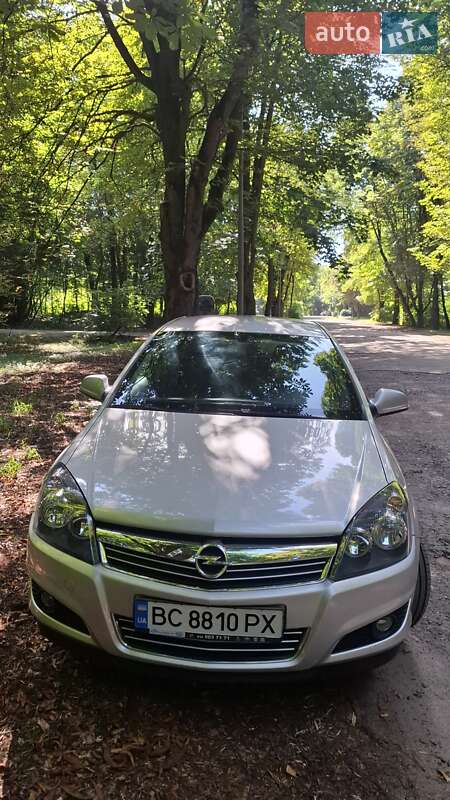 Opel Astra 2012