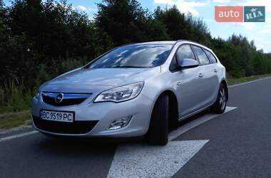 Універсал Opel Astra 2012 в Львові