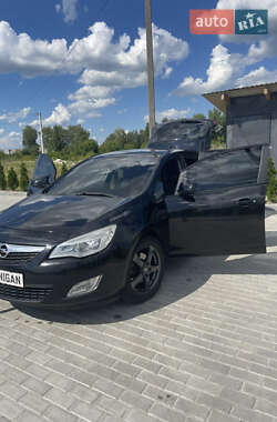 Хэтчбек Opel Astra 2010 в 