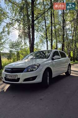Хэтчбек Opel Astra 2012 в Черновцах