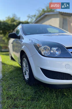 Універсал Opel Astra 2009 в Тернополі