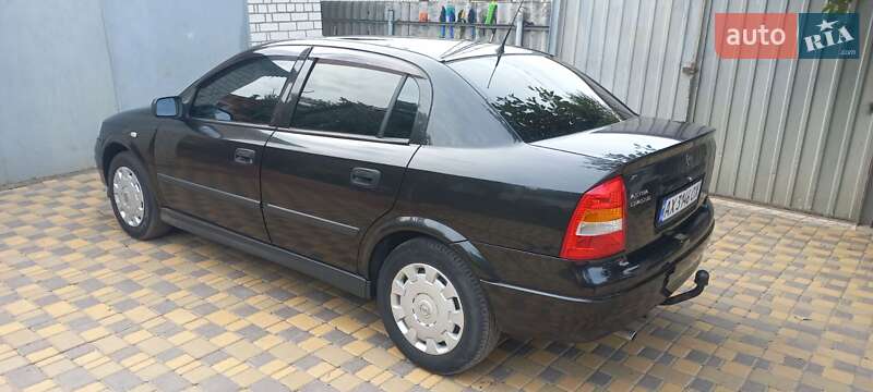 Седан Opel Astra 2007 в Высоком