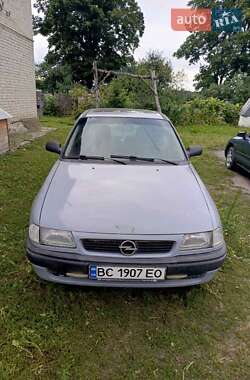 Седан Opel Astra 1995 в Глинянах