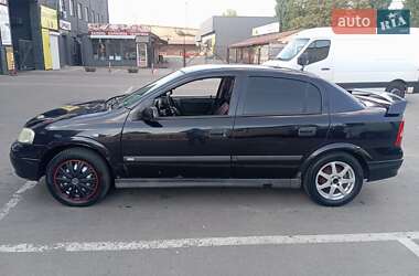 Седан Opel Astra 2004 в 