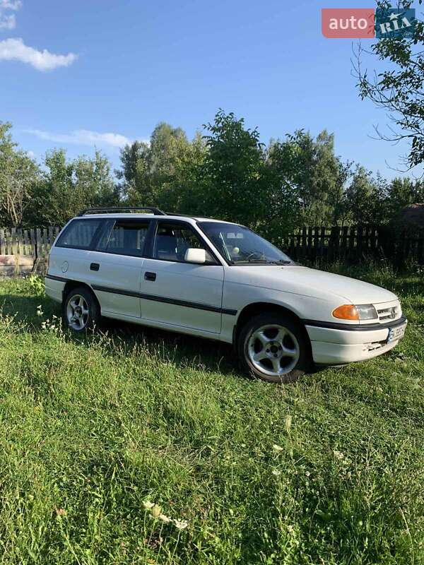 Универсал Opel Astra 1993 в Березному