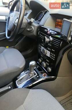 Универсал Opel Astra 2010 в 