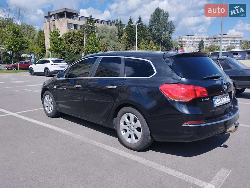 Універсал Opel Astra 2013 в Києві