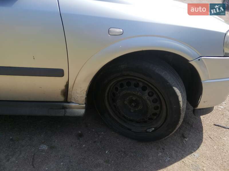 Седан Opel Astra 2005 в Коростене