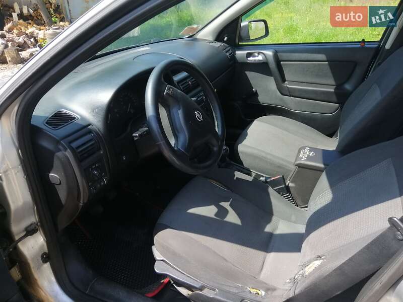 Седан Opel Astra 2005 в Коростене