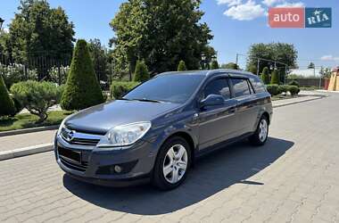 Универсал Opel Astra 2010 в Измаиле