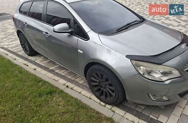 Универсал Opel Astra 2012 в Львове