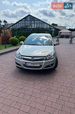 Універсал Opel Astra 2010 в Стрию