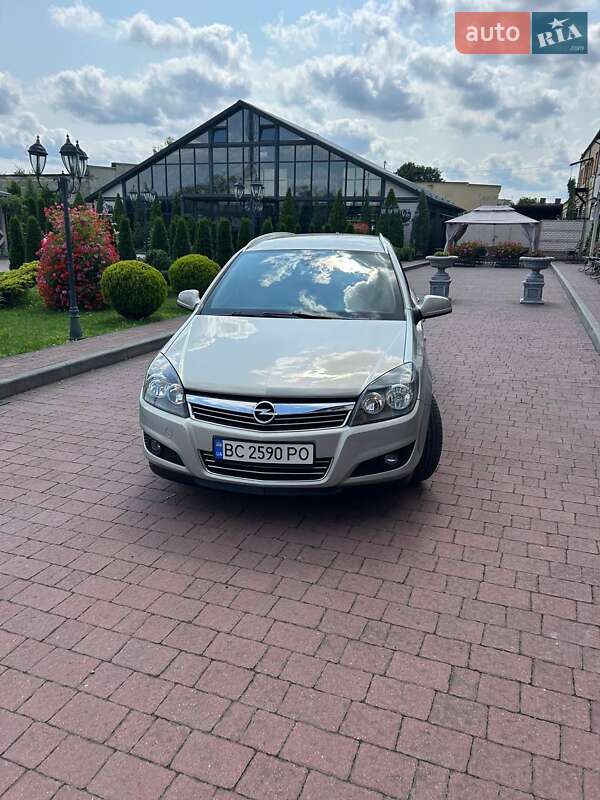 Универсал Opel Astra 2010 в 