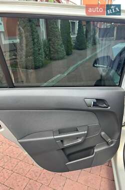 Универсал Opel Astra 2010 в 
