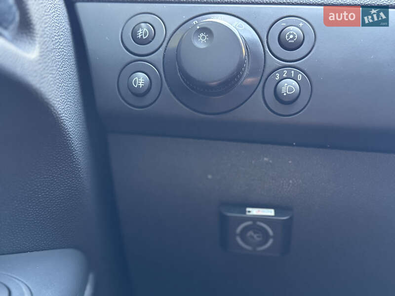 Хэтчбек Opel Astra 2012 в Черновцах