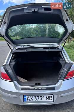 Хэтчбек Opel Astra 2005 в 