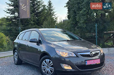 Универсал Opel Astra 2013 в 