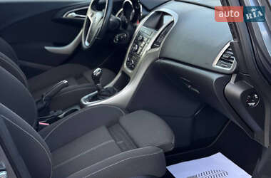 Универсал Opel Astra 2013 в 