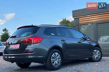 Универсал Opel Astra 2013 в 