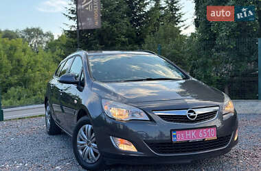 Универсал Opel Astra 2013 в 