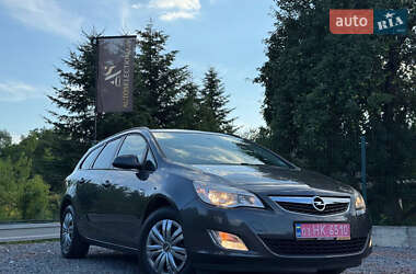 Универсал Opel Astra 2013 в 