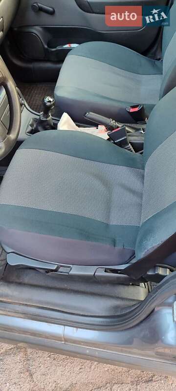 Седан Opel Astra 2006 в Кривом Роге