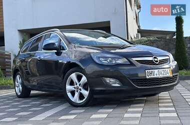 Универсал Opel Astra 2012 в Стрые